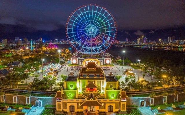 Khám phá vòng quay Sun Wheel - Biểu tượng rực rỡ của Đà thành về đêm