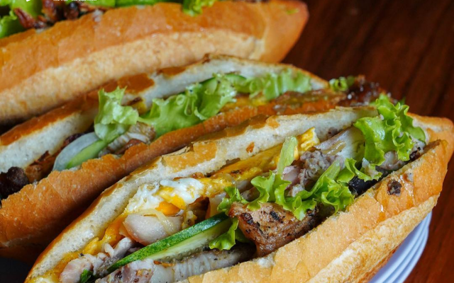 Trải nghiệm bánh mỳ Madam Khánh Hội An