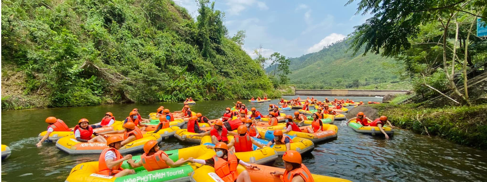 Vé trượt thác Hoà Phú Thành